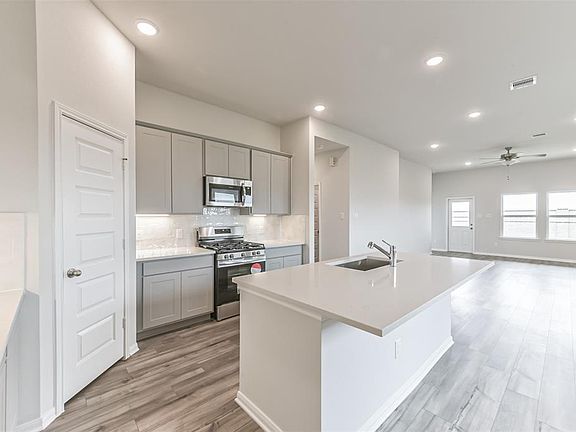 5th image of 1118 Wildflower Way Dr