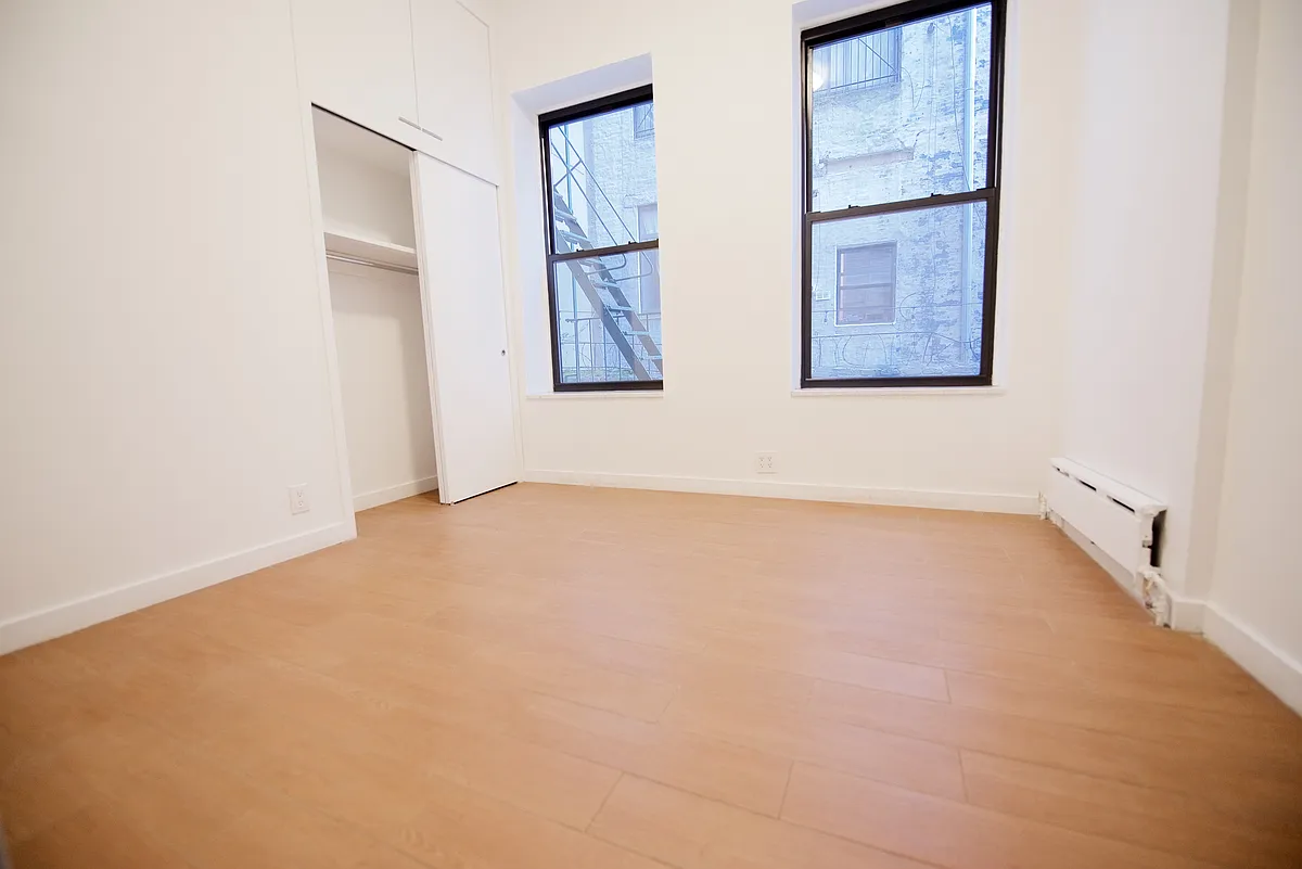 Building Photo - 181 E Broadway #5D