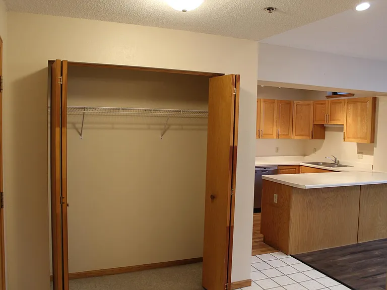 Jefferson Square Apartments — Photo 25