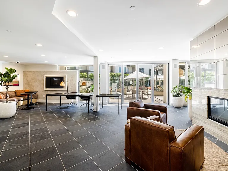 Resident Lounge | Brio Apartments | Apartment in Glendale, CA