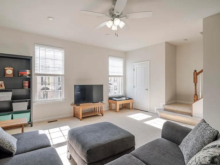 2052 Elm Tree Ct — Photo 17