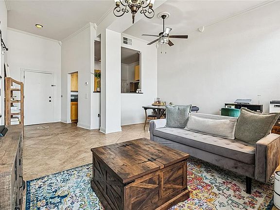 4th image of 330 Julia St APT 321