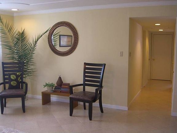 Living Room-Hall