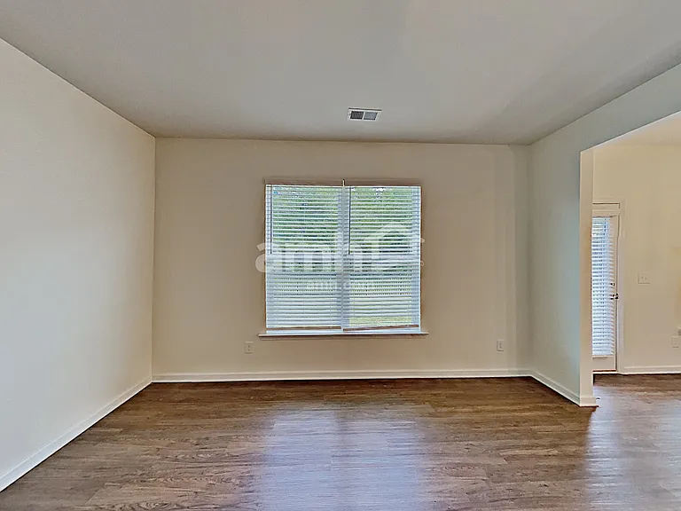693 Woodall Rd — Photo 7