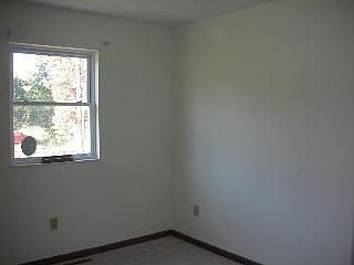3rd image of 122 Pineview Dr