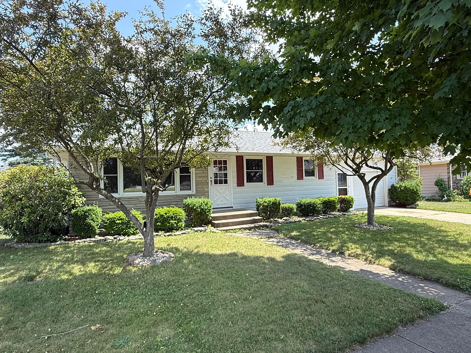 805 Roberts St photo 1