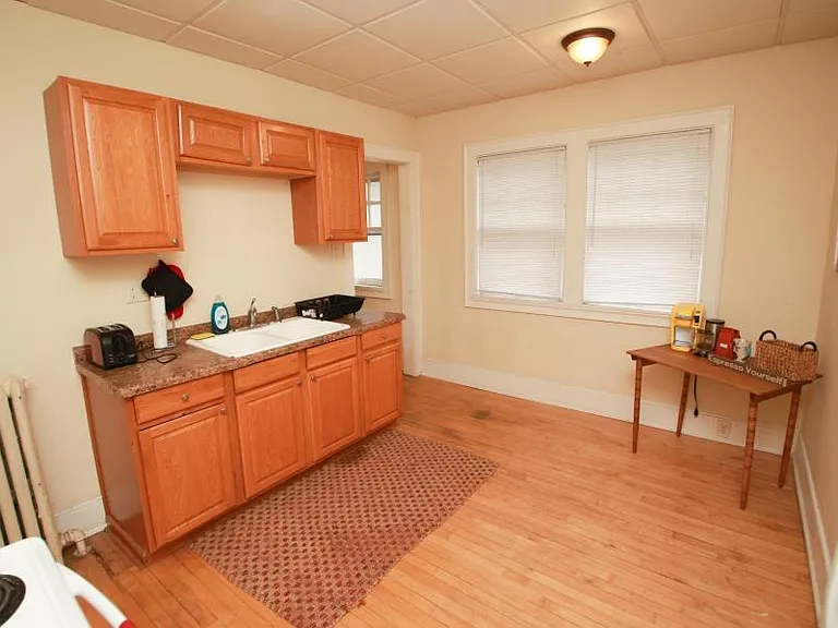 3029 N Farwell Ave — Photo 6