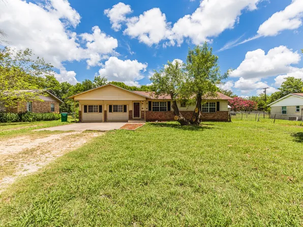 704 4th St, Eddy, TX 76524