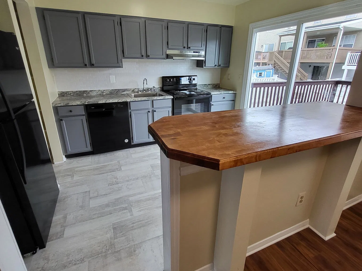 3 bed, 2.5 bath, 2250 sqft, $2,285 — Photo 1