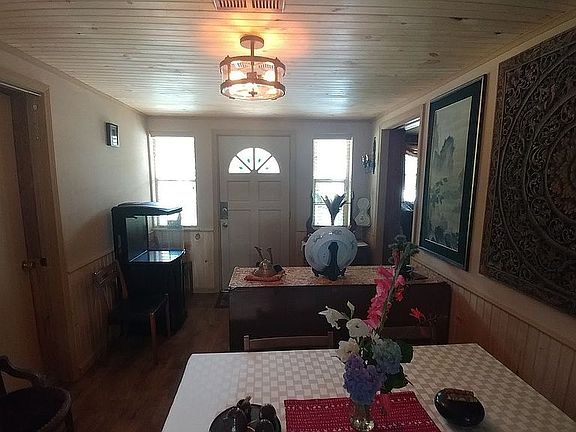 Foyer/Dining-front door     