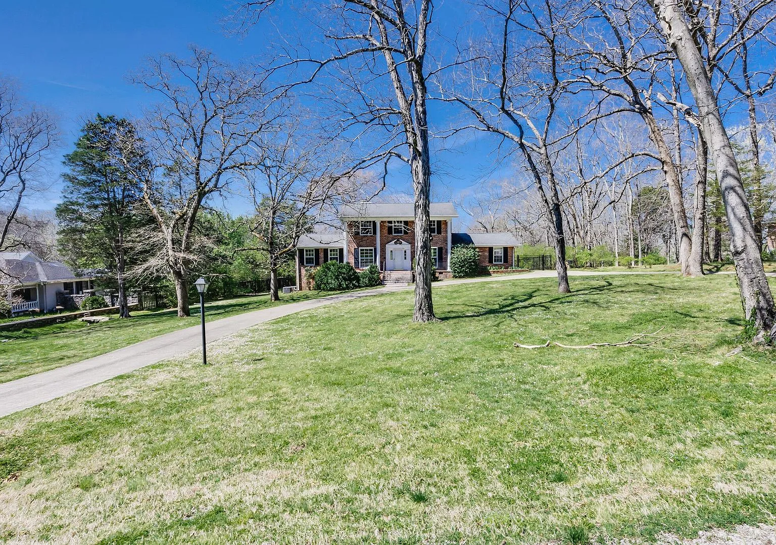 Stunning 4-bedroom, 3-bath home in desirable Hillwood! — Photo 3