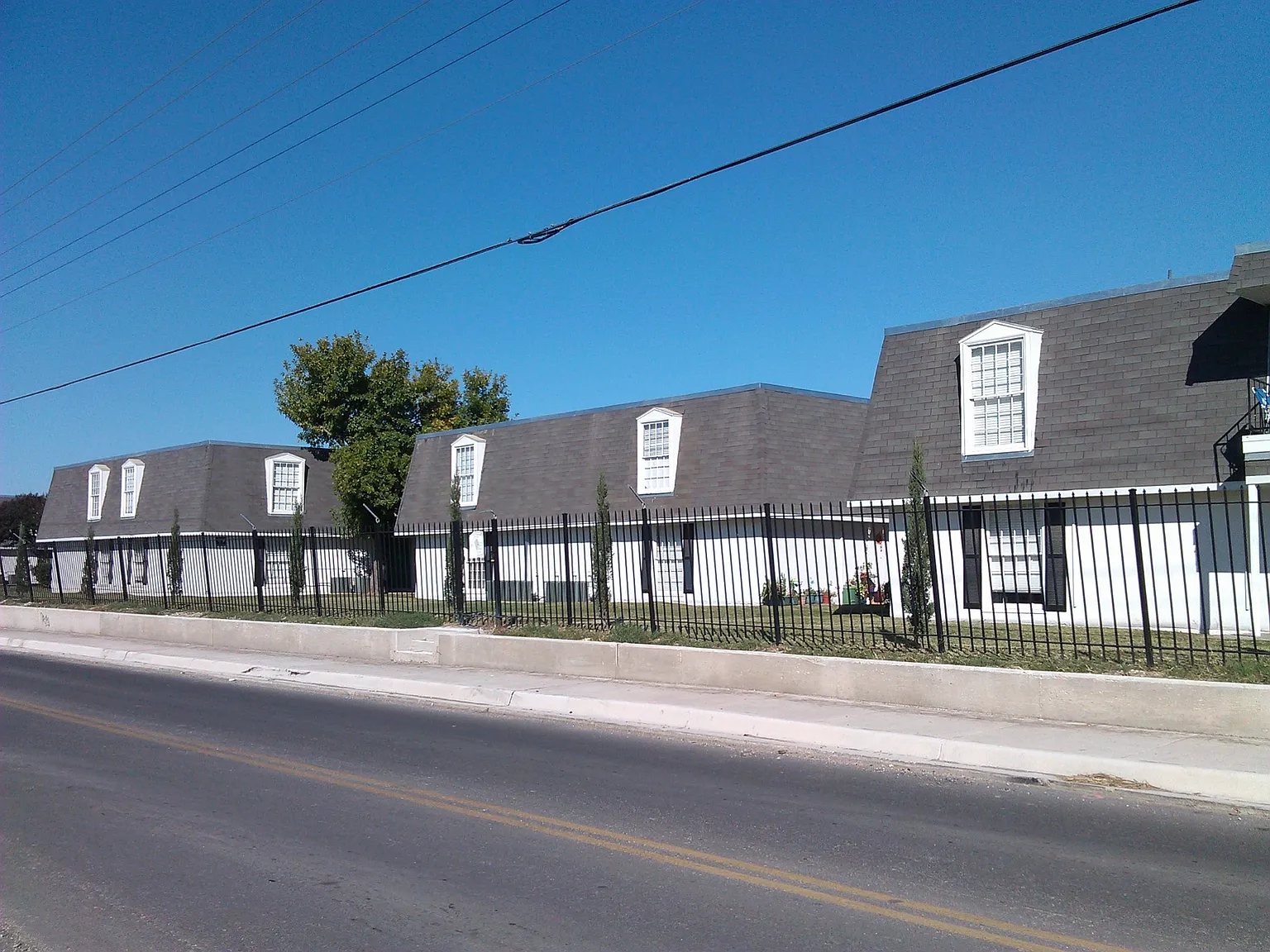 Marbach Manor Apartments — Photo 3