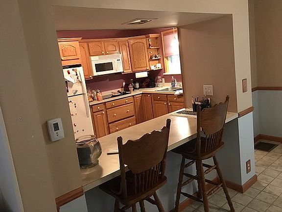 Breakfast area/kitchen