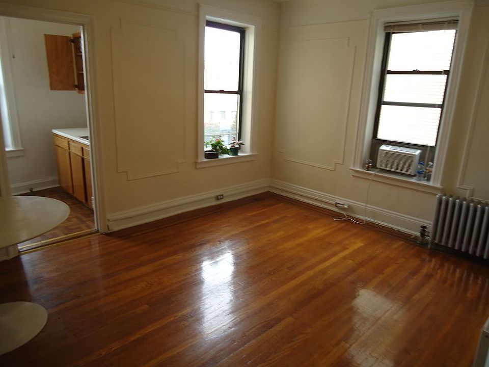 1st image of 32-16 Crescent St #5