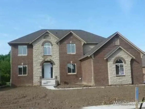 19060 Bedford Dr, Clinton Township, MI 48038