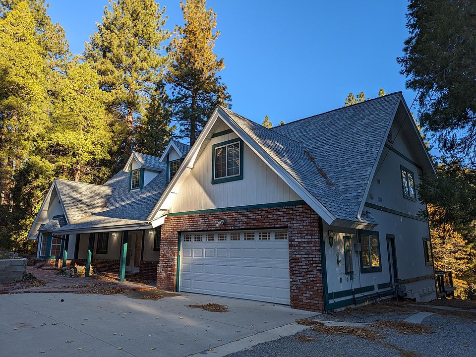 Welcome to the front view of our house and its main garage
