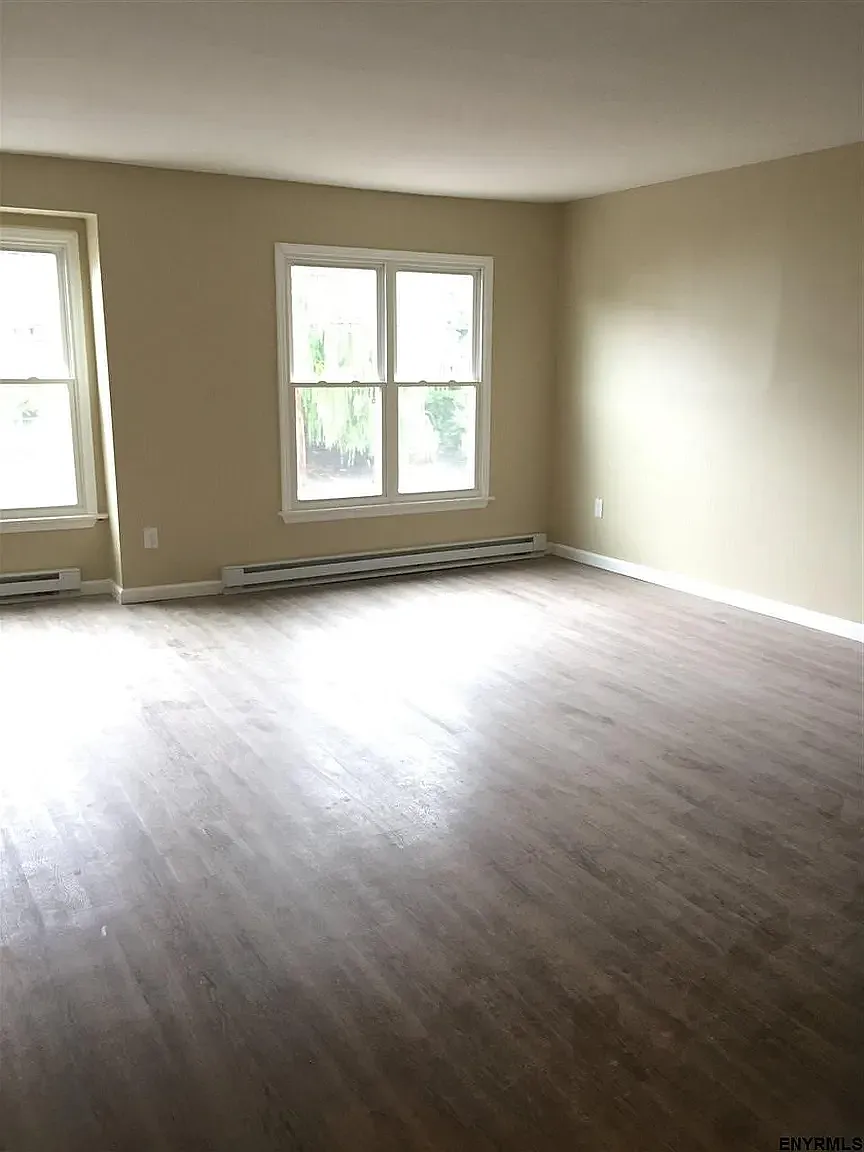 Building Photo - 108 Morris St #2