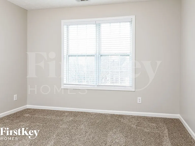 1213 Lakeview Cove Dr — Photo 10