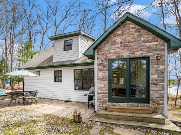 2601 W Lake George Dr, Harrison, MI 48625