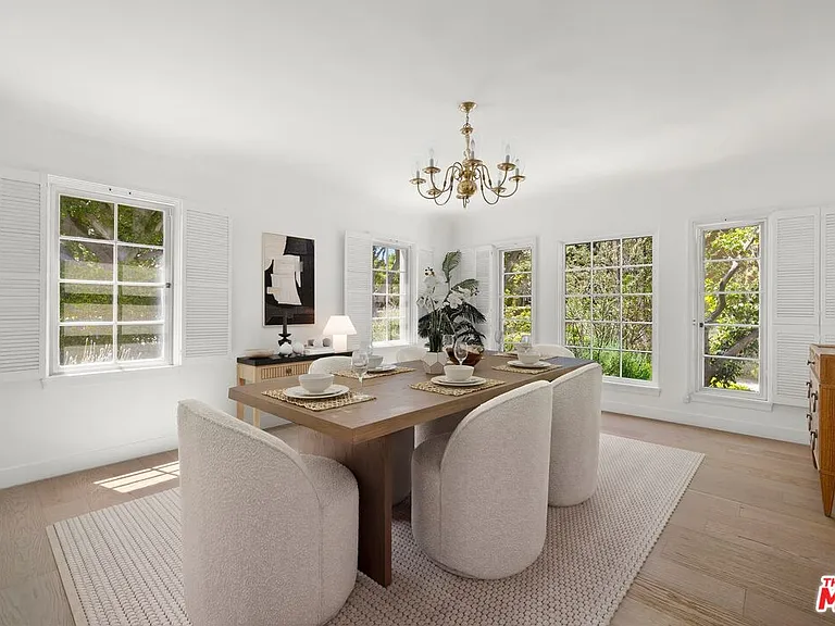 712 N Rodeo Dr — Photo 15