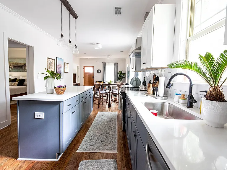 861 E Lake Dr — Photo 1