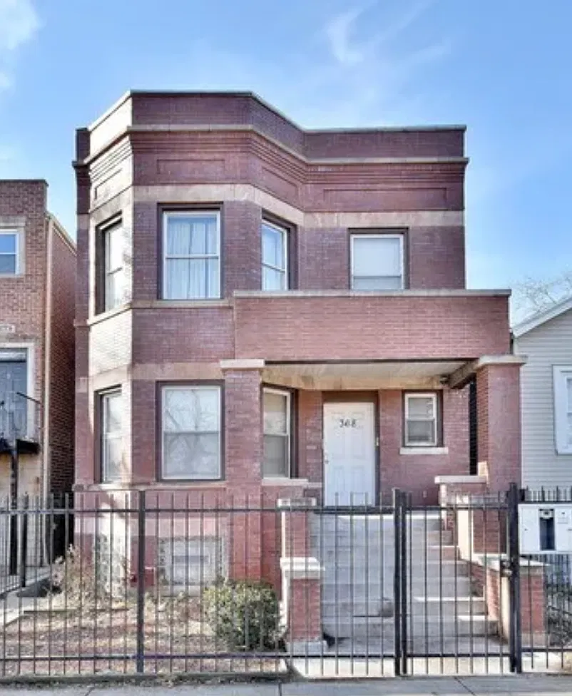 3 bed, 900 sqft, $1,350 — Photo 1