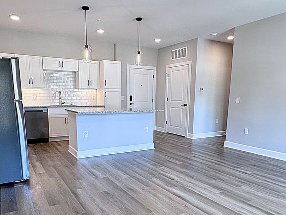 2nd image of 215 E Lincolnway #106A