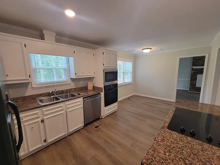 165 Ashley Cir — Photo 9