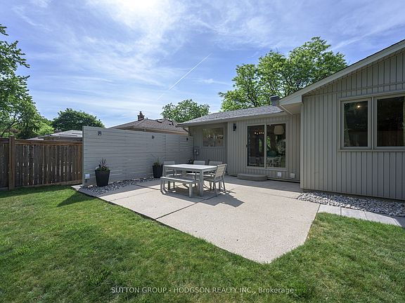 5th image of 993 Woodhaven Rd