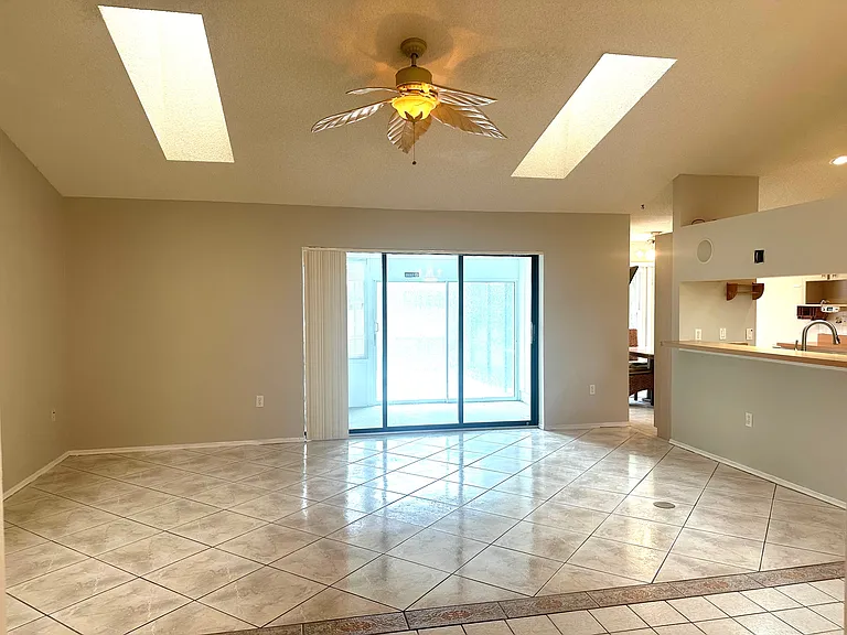 2211 Gold Oak Ln — Photo 5
