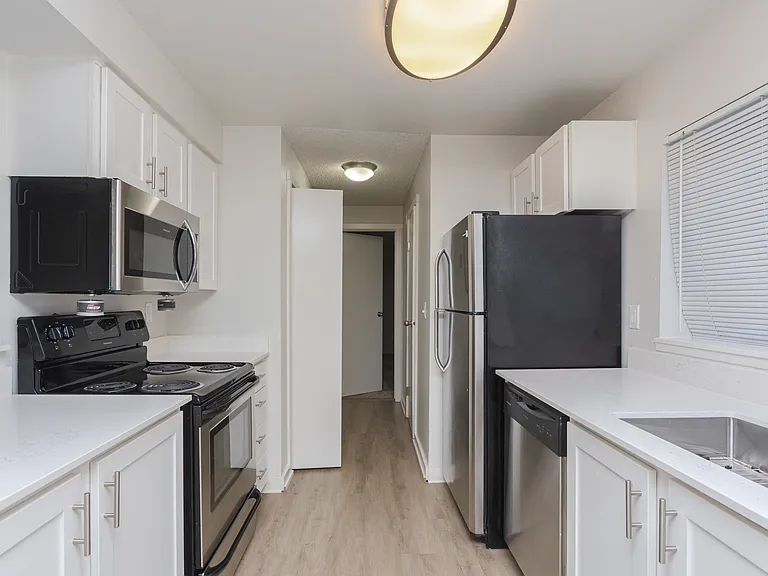 Ellyson Apartment Homes — Photo 3