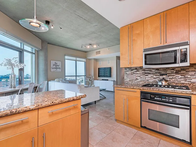 801 Ash St #1601 — Photo 10