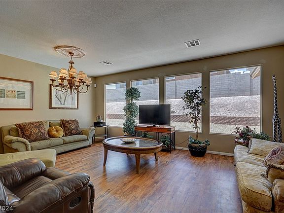 4th image of 637 Orbiter Ln