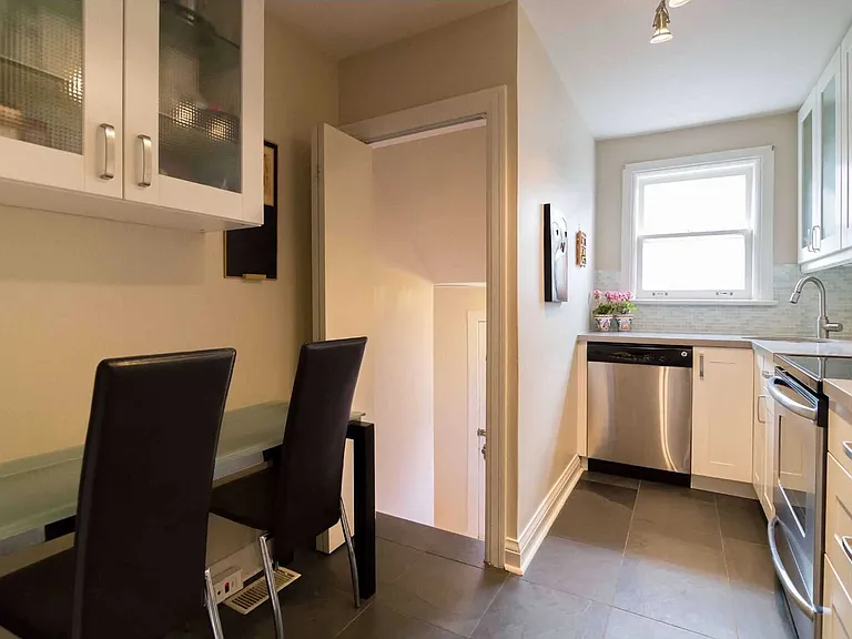 485 Winnett Ave — Photo 15