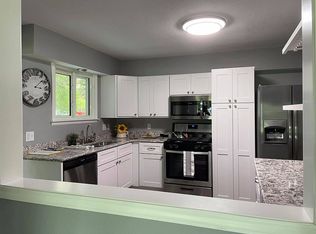 344 Oak Tree Ave, Salem, IL 62881