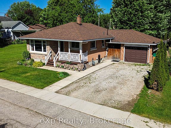 3rd image of 64 Raglan St W