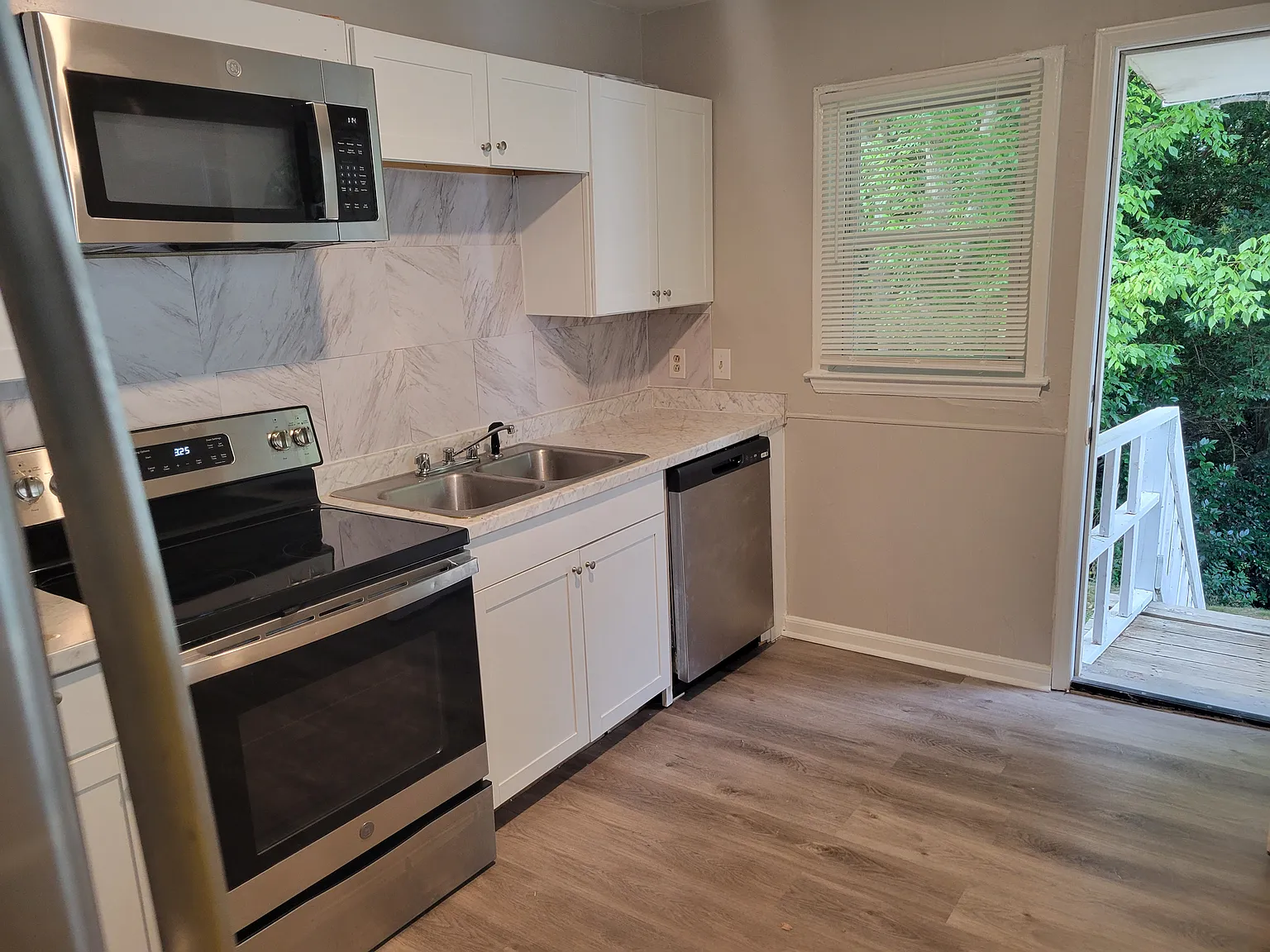 2 bed, 702 sqft, $1,450 — Photo 2