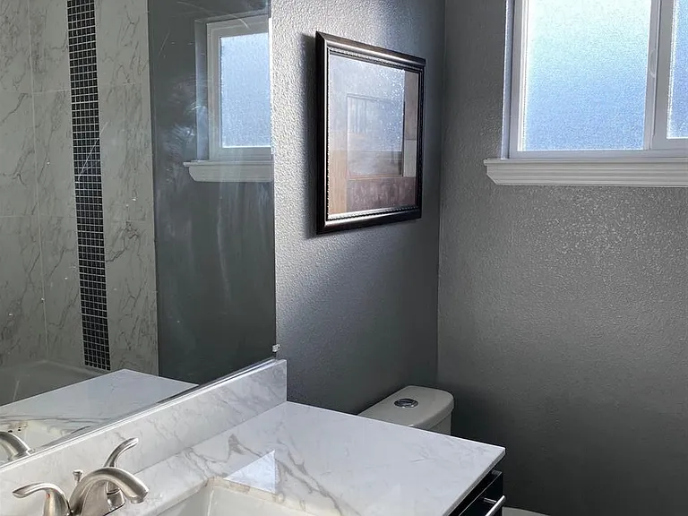 6952 Graham Ave — Photo 7