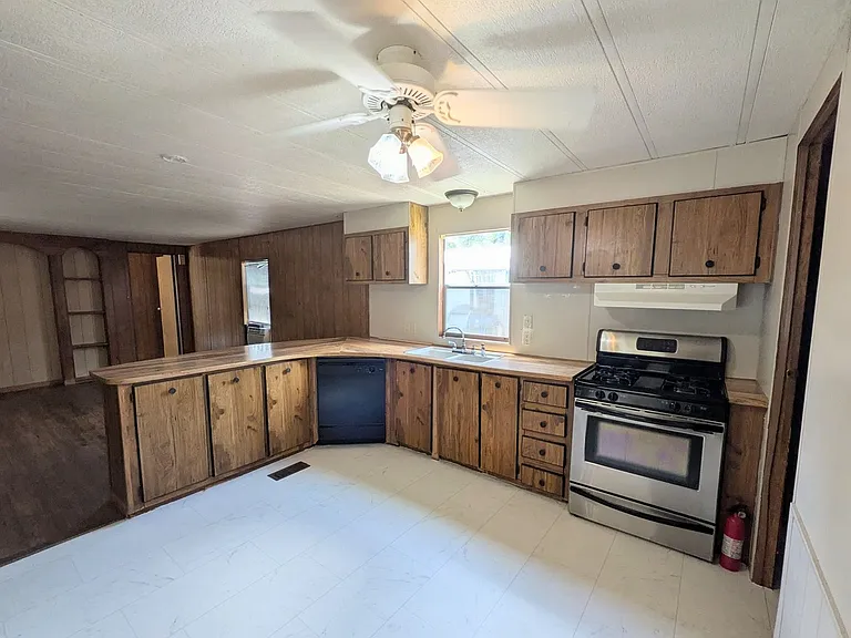 16240 San Pedro Ave — Photo 15