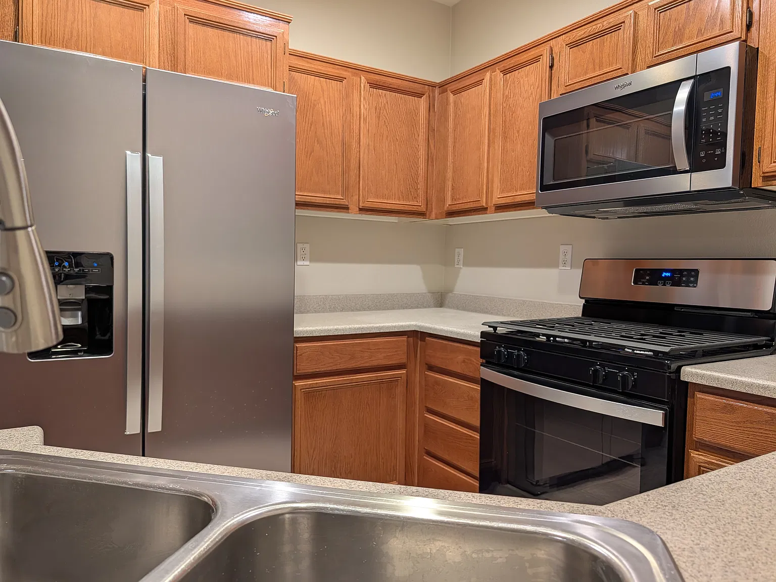 2 bed, 1031 sqft, $2,335 — Photo 3