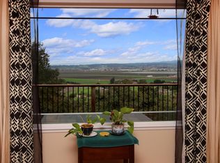 327 Las Lomas Dr, Royal Oaks, CA 95076