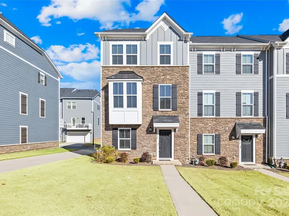 10776 Overlook Mountain Dr, Charlotte, NC 28216