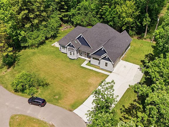 4th image of 25212 Edgemont Dr