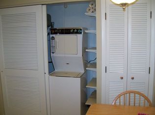 301 Lake Hinsdale Dr APT 207, Willowbrook, IL 60527