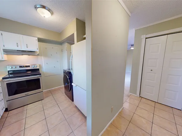 77 Park Ln APT D, Los Alamos, NM 87547