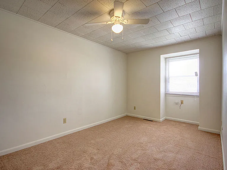 1008 Crescent Dr — Photo 6