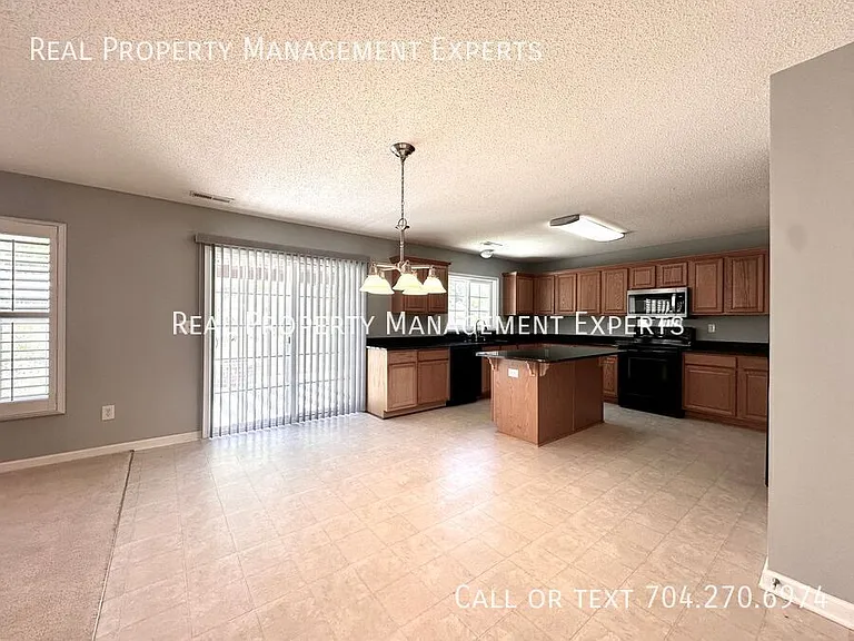 10834 Glenluce Ave — Photo 7