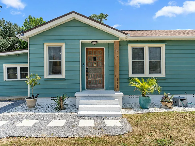 212 SE Kalash Rd — Photo 2