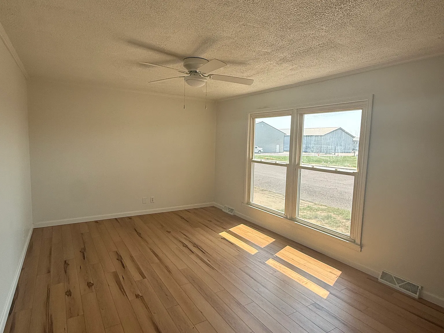 2 bed, 884 sqft, $1,100 — Photo 3