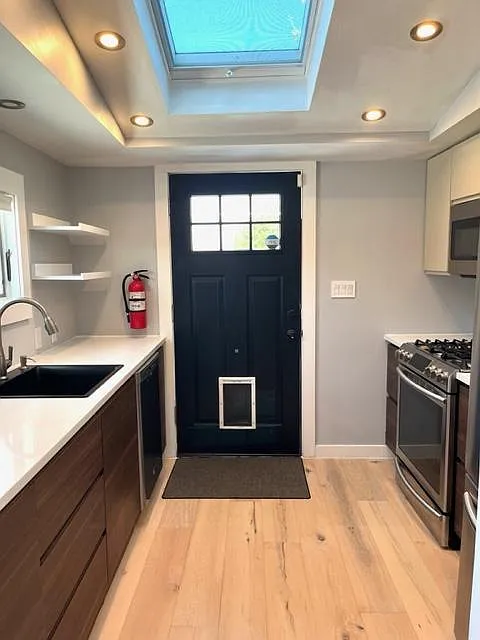 1 bed, 900 sqft, $2,000 — Photo 2